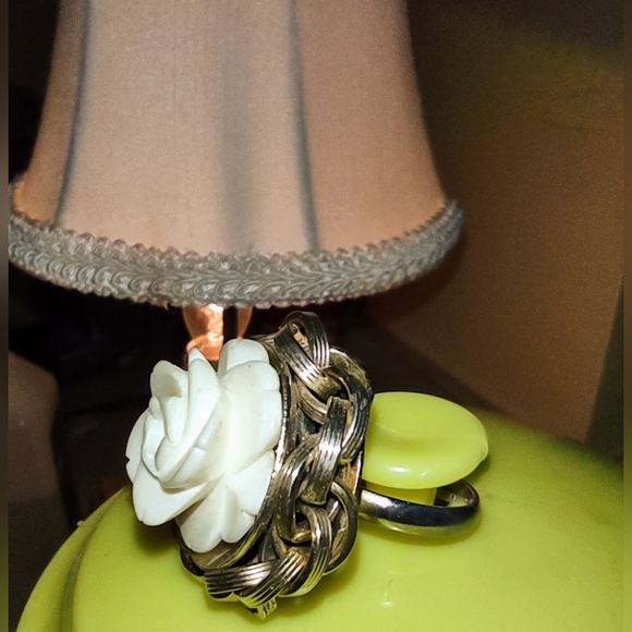 3-D Rose Flower Carved Plastic Vintage Ring - Picture 3 of 10